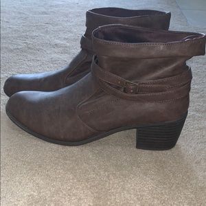 American Eagle brown boots size 12
